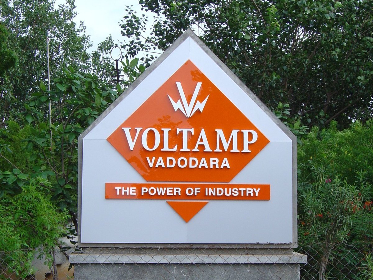 Voltamp Vadodara entrance pylon sign — SignArt